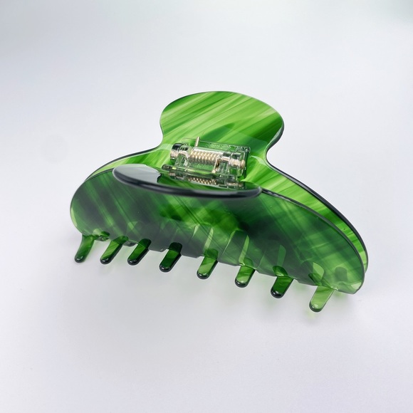 NEW Round Shaped Shiny Translucent Striped Green Acetate Hair Claw Clip - Picture 6 of 9